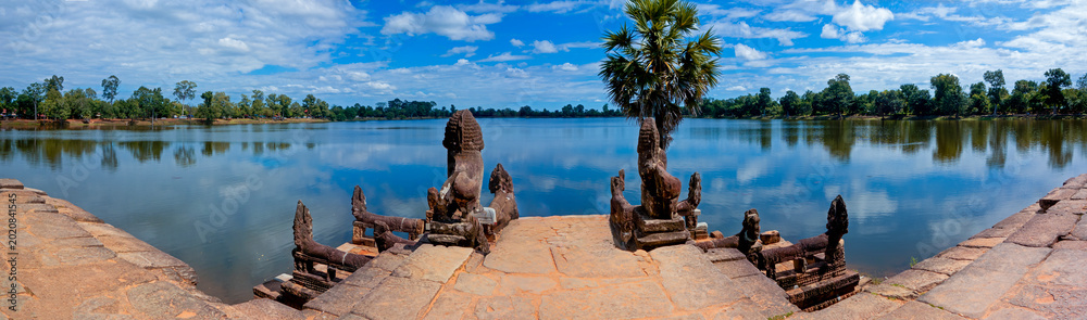 Naklejka premium Panoramic View of Srah Srang (Royal Bath) in Angkor, Cambodia