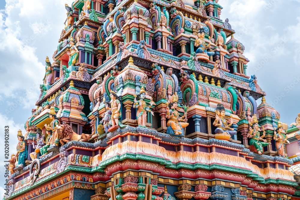 Wall Mural Colourful roof of Sri Badhrakali Hindu in Trincomalee, Sri Lanka