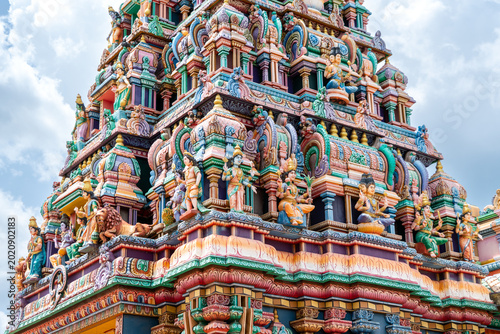 Bild auf Leinwand Colourful roof of Sri Badhrakali Hindu in Trincomalee, Sri Lanka