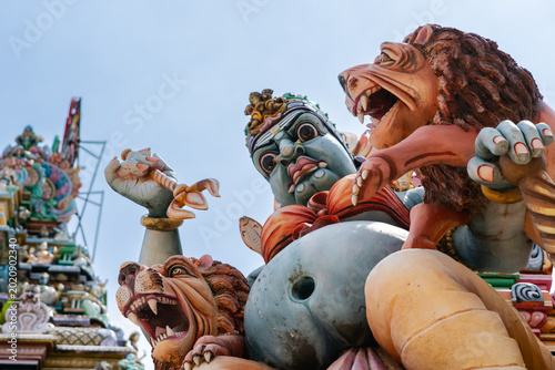 Fotografia Statue of the goddess Badrakali woth trident and flanked by lions on the roof of