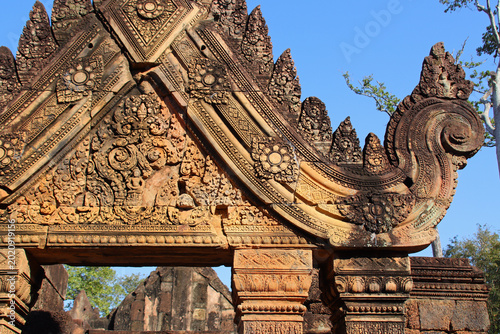 Tableau sur toile ruined khmer hindu and buddhist temple (banteay srei)  in angkor in the siem rea