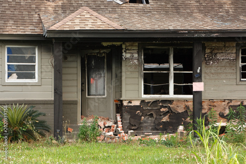 Photos Abandoned burnt down house in the afternoon in Vidor, Texas