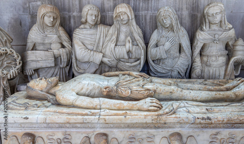 Photos Cathedral Saint Jean, Joigny, Yonne, France, entombment