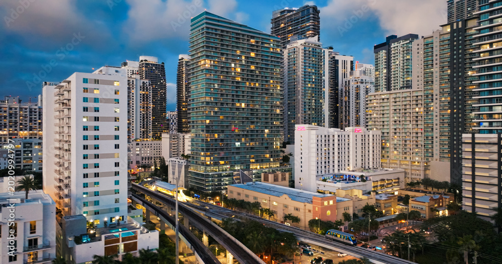 Naklejka premium Miami downtown city skyline at dusk