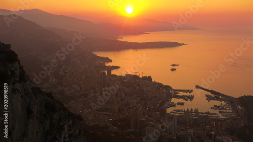 Foto Monaco monte carlo sunrise over mediterranean sea coastline