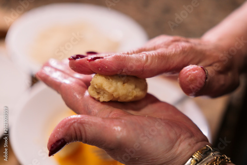 Foto Spanish Croquettes Preparation Dipped in Beaten Egg Before Breading