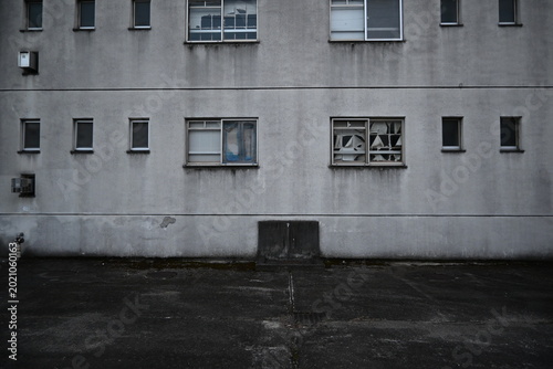 Foto 古い集合住宅の無機質な外壁