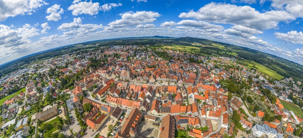 Fototapeta premium Die sehenswerte Kleinstadt Altdorf bei Nürnberg in Mittelfranken aus der Vogelperspektive