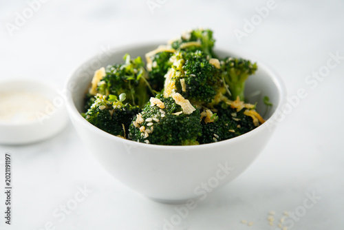 Fotografie Broccoli with onion crunch