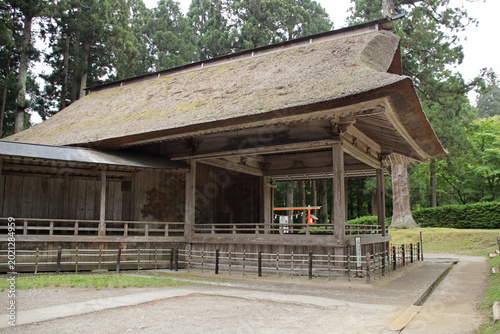 Фотография noh stage in a shinto temple (hakusan shrine) in a religious complex (chuson-ji)
