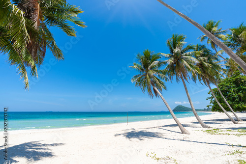 Foto Beautiful Asian seaside landscape at Thung Wua Laen Beach in Chumphon Thailand,
