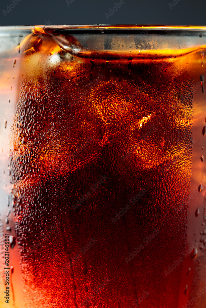 Obraz premium Fizz sparkling cola bubbly soda pop with ice cubes.