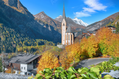 Canvastavla Picturesque autumn landscape  at Heiligenblut with St Vincent Church near Grossglockner mount