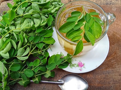Moringa leaf tea have many benefit to health. 
