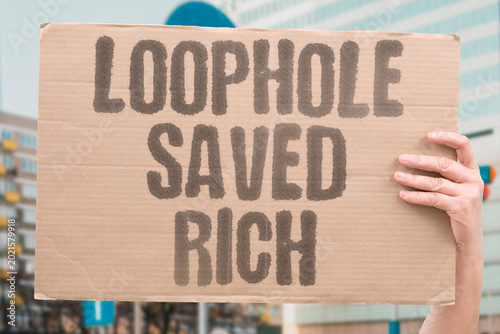 Fotografi "Loophole Saved Rich" Corporations use loopholes to sharply reduce their tax liability