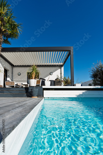 Modern single storey house with bioclimatic pergola and pool