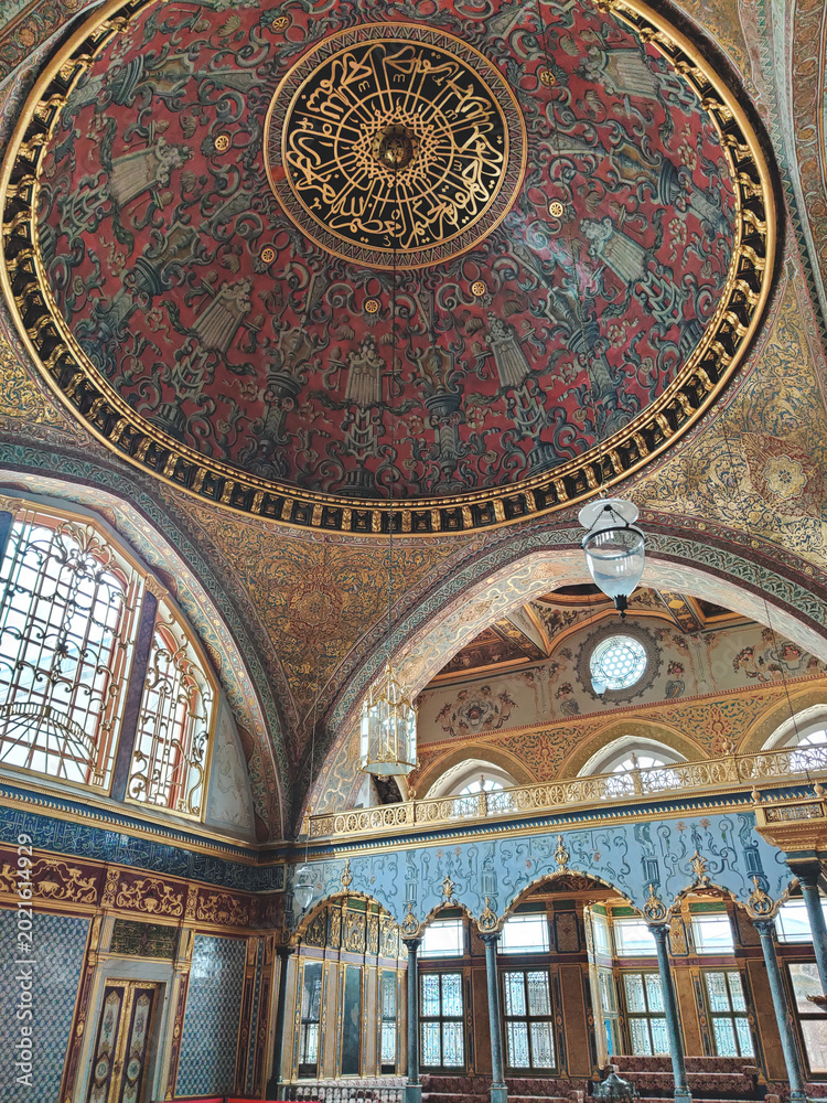 Obraz premium Magnificent interior dome with Arabic calligraphy at Topkapi Palace in Istanbul Turkey