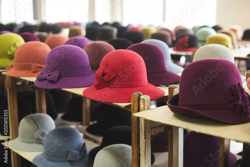 Εκτύπωση καμβά Rows of colorful felt hats on display shelves