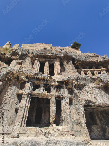 Φωτογραφία Ancient Lycian rock-cut tombs in the cliffs of Tlos Turkey