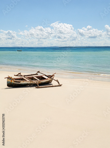 Obraz na płótnie Traditional wooden fishing boat on Wimbe Beach, Pemba, Mozambique