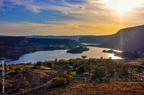 Fotografie Sunlight Over the Coulees at Sun Lakes-Dry Falls
