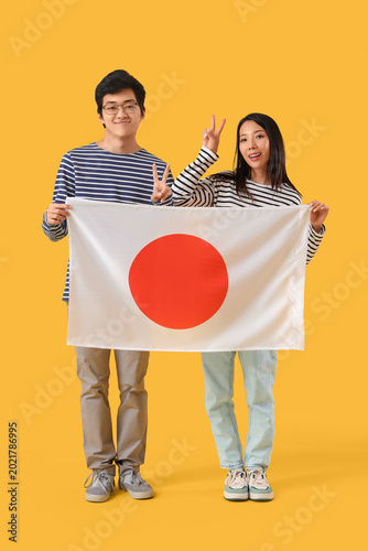 Young Asian couple with fla...