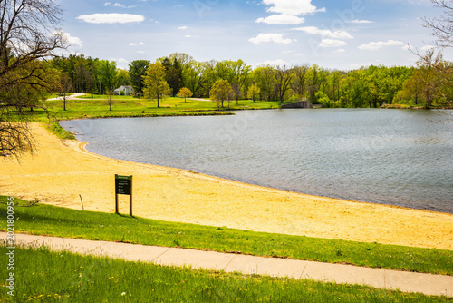 Obraz na płótnie Backbone Lake Beach at Backbone State Park Iowa