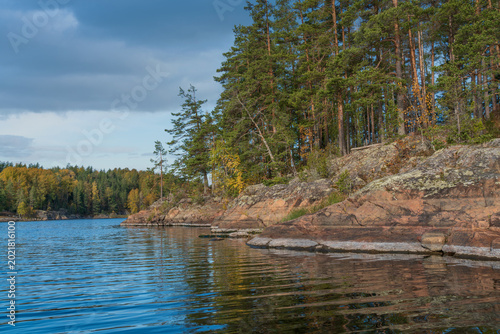 Fotografie Rocky shores of Lake Ladoga near the village of Lumivaara on a sunny autumn day,