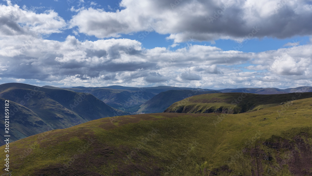 Obraz premium Aerial View of Green Mountain Ridges in the Scottish Highlands