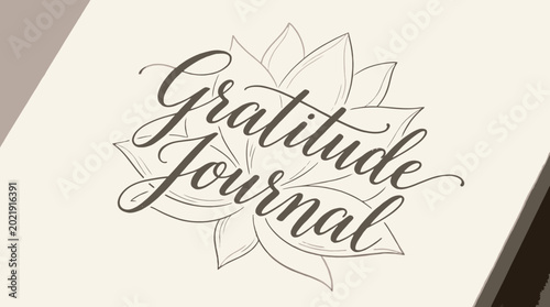 Fotografie A white book cover displays the text Gratitude Journal in elegant black cursive