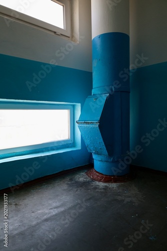 Cuadro en lienzo A garbage chute in an old building