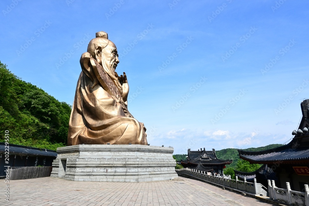 Obraz premium Laozi Statue in Maoshan Scenic Area, Zhenjiang, Jiangsu, China
