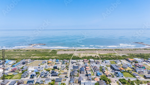 千葉県一宮町の海沿い住宅地と太平洋の風景 ドローン空撮
