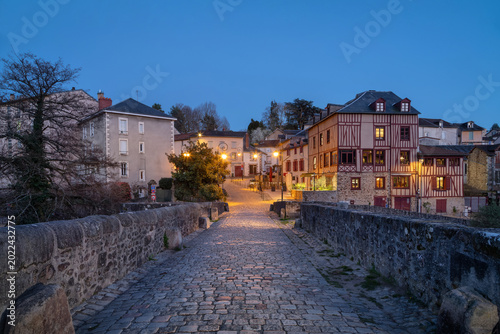 Fotografia Limoges, France - view from Pont Saint Etienne bridge on old half-timbered house