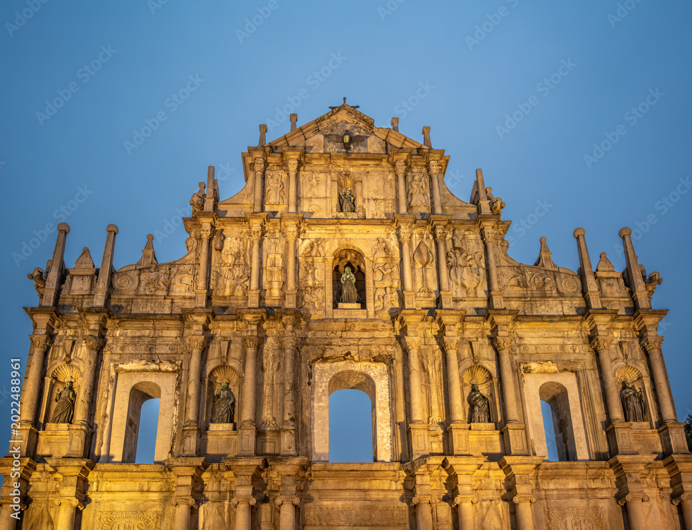 Fototapeta premium Macau, China : illuminated facade of the Ruins of Saint Paul’s at blue hour in the historic center of Macau
