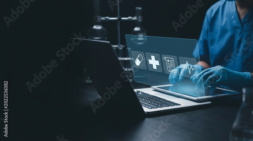 Foto Pharmacist working on laptop in dimly lit laboratory setting
