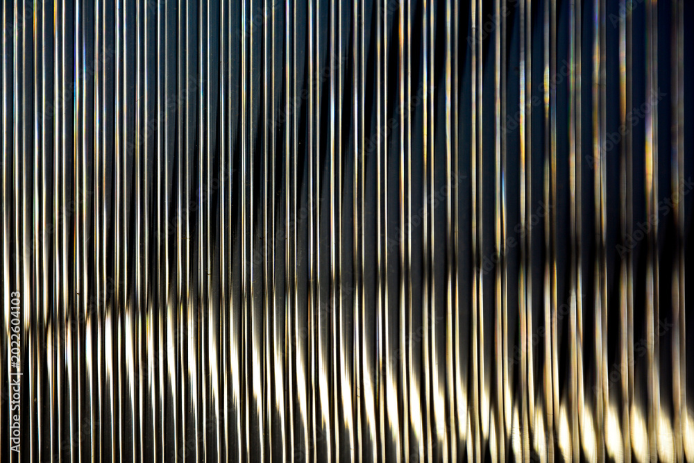 Obraz premium metaliczna tekstura, abstrakcyjne tło z pionowych prążków, poliwęglan komorowy, background in the form of metallic texture with shiny, vertical lines, abstract one with shiny, metallic stripes
