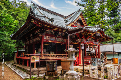 Tableau sur toile Shinto shrine at Takao Mountain (Takao-san), Tokyo, Japan.