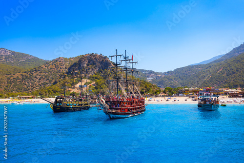 Foto Boats at the Oludeniz beach, Fethiye district in Turkey
