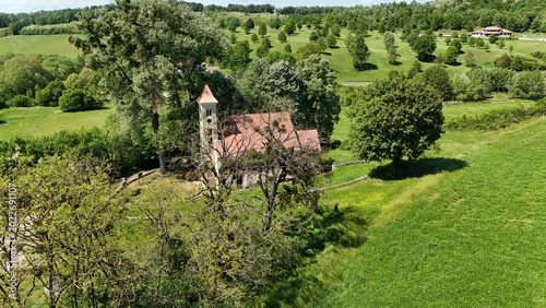 Foto Romanesque chapel of Manfa in rural Hungary