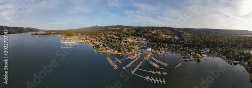 Fotografía 180 Degree Aerial Panorama of Big Bear Lake and Pine Knot Marina