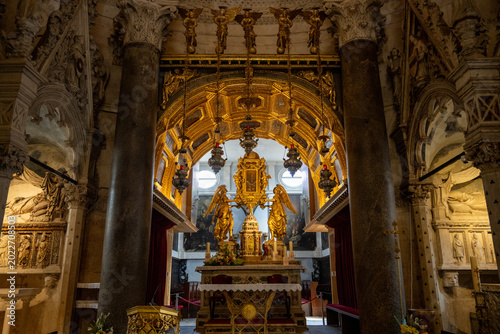 Bild auf Leinwand Golden altar in Saint Domnius Cathedral, Split