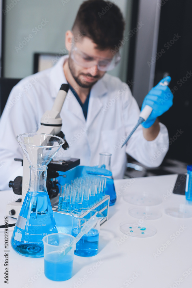 Fototapeta premium Lab technician experimenting in lab