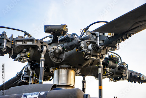 Εκτύπωση καμβά close up of a helicopter rotor mount
