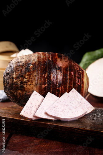Schilderij op canvas Guangxi Lipu Taro Slices - Fresh Vegetarian Root Vegetable on Wooden Board