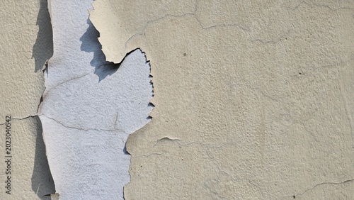 Fényképezés The walls whose paint is peeling off because they are old and exposed to heat and rain, the wall paint is yellow
