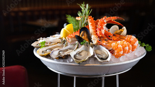 Konstfotografi Luxurious fresh seafood platter on ice with lobster prawns oysters and mussels