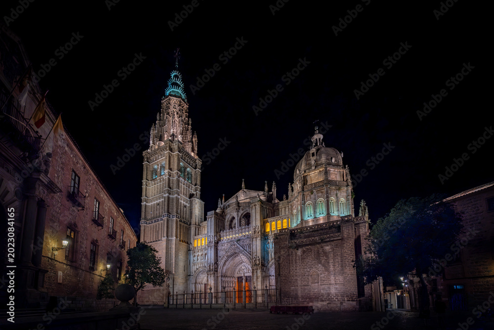 Fototapeta premium preparacion de la esposicion de la Catedral de Toledo primada de Espana por su 800 aniversario