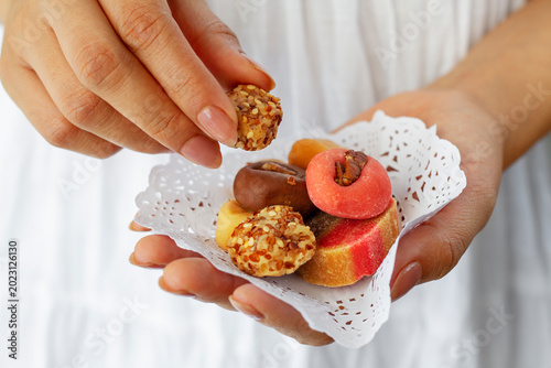 Fényképezés High-Angle View of Hands Holding a White Plate Filled with Traditional Spicy Mex