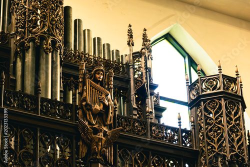 Tableau sur toile Grand Casavant Opus 700 pipe organ from Boston Emmanuel Church displayed in Xiamen Gulangyu Pipe Organ Art Center, presenting classic elegant musical architectural art